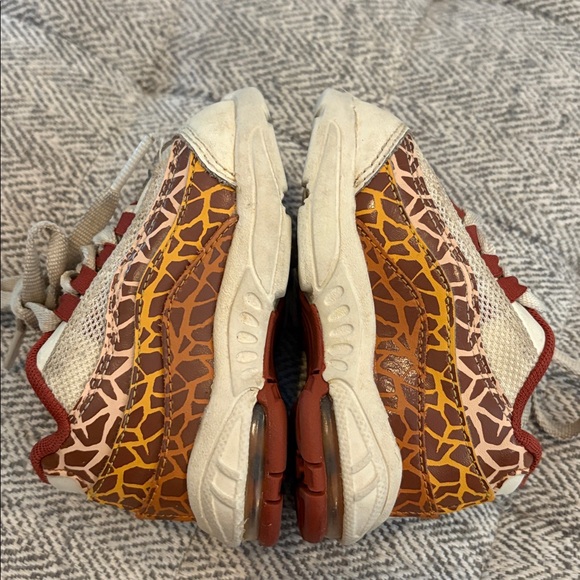 Nike Air Max giraffe sneakers size 4 - Picture 4 of 7